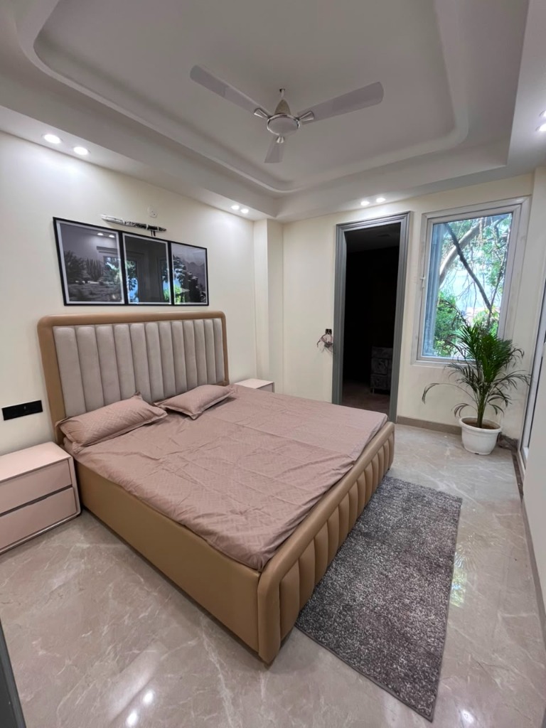 Master Bedroom 3 BHK Flat Near Guruji Ashram - Chattarpur